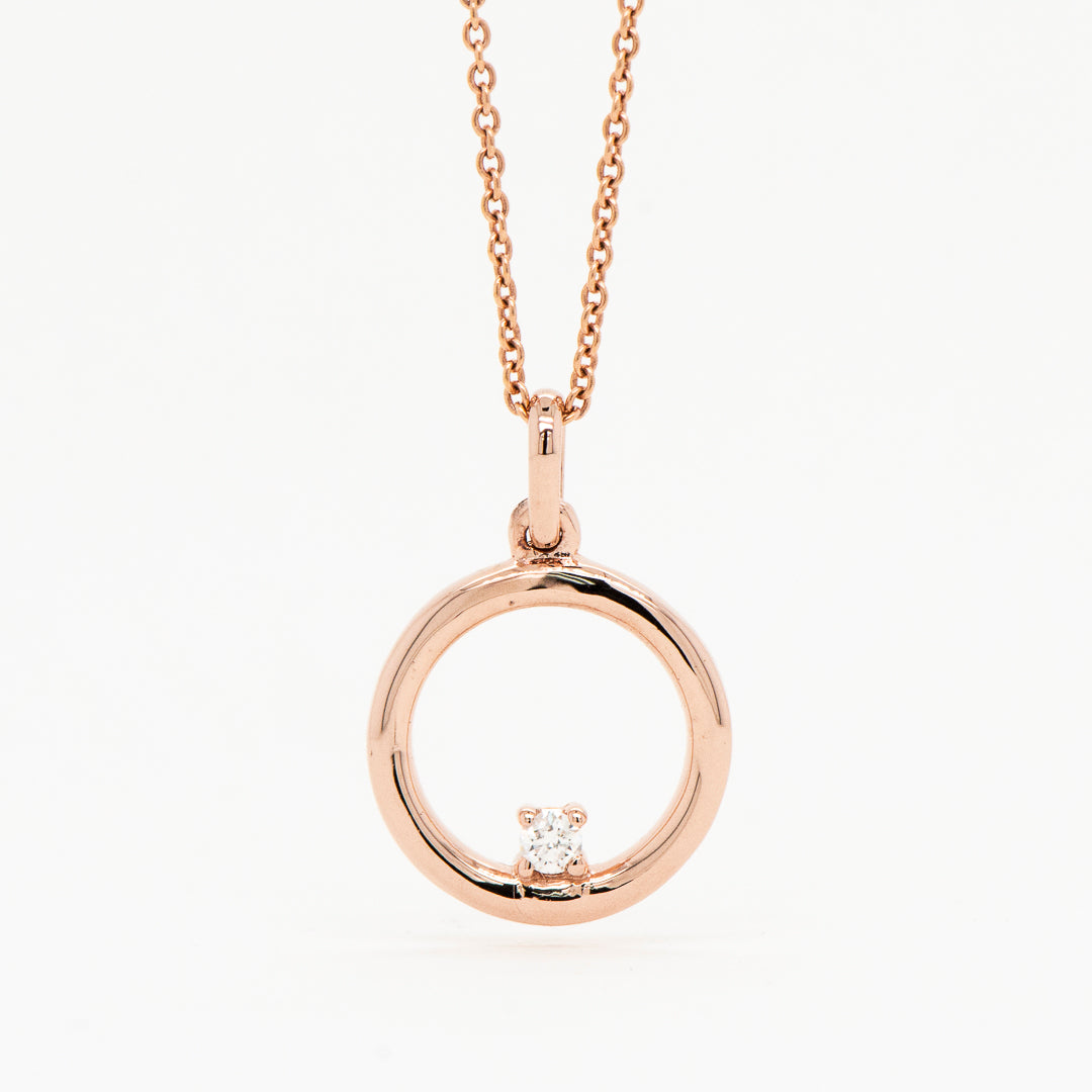 Dije Dalia con diamante