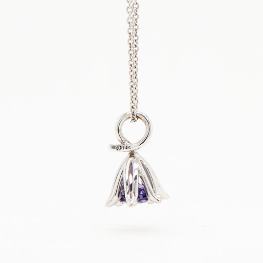 Dije Flor de Loto con zafiro morado